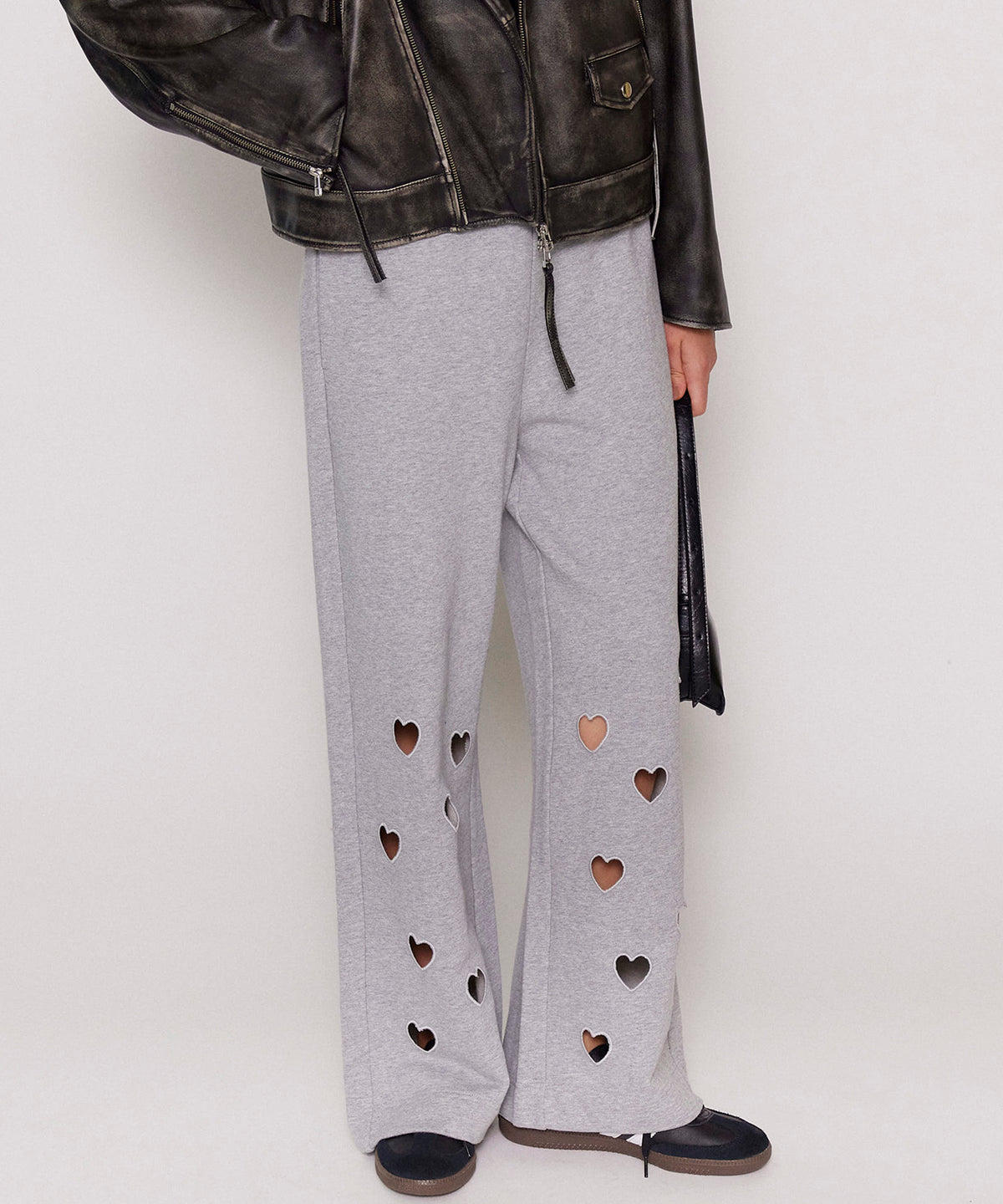 【24WINTER PRE-ORDER】Many Heart Cutouts Sweatpants